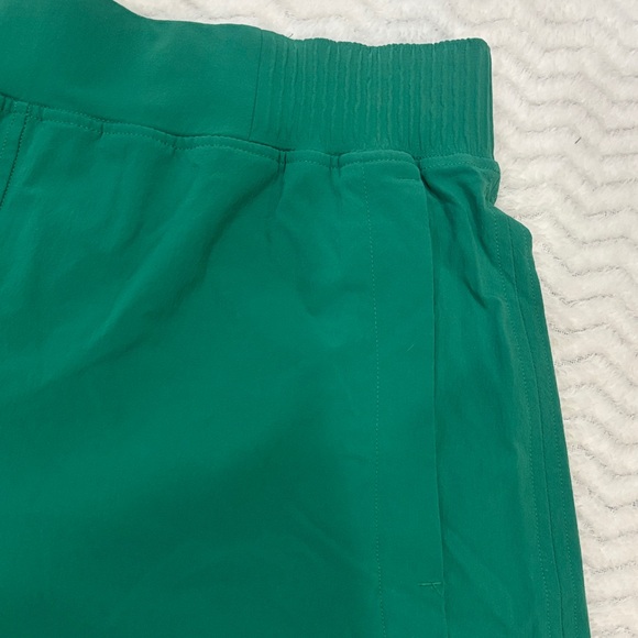 Lululemon stretch woven relaxed kelly green Athletic Shorts - Picture 4 of 9